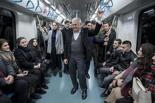 Binali Yıldırım Marmaray ile yolculuk yaptı