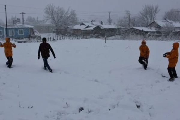 Birçok ilde yarın okullar tatil edildi
