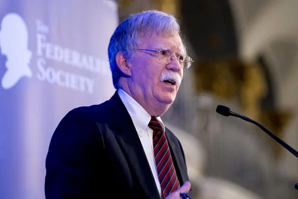 Bolton İran'ı bombalamak istiyor ve istediğini elde edebilir