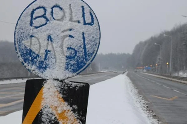 Bolu Dağı geçidinde yoğun kar yağışı