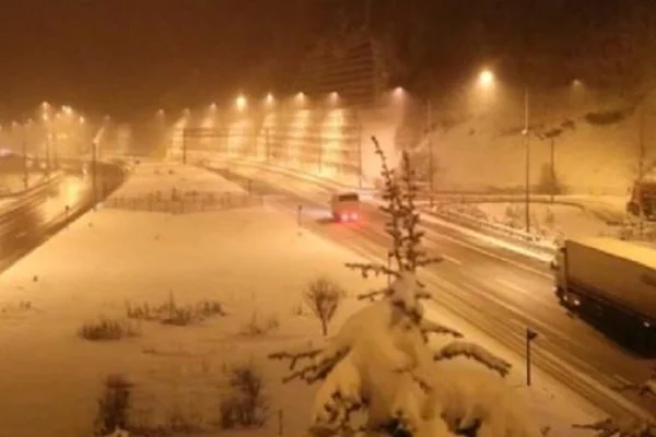 Bolu Dağı'nda kar yağışı etkili oluyor