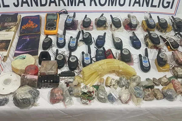 Büyük bir facia önlendi: 191 kilogram patlayıcı ele geçirildi