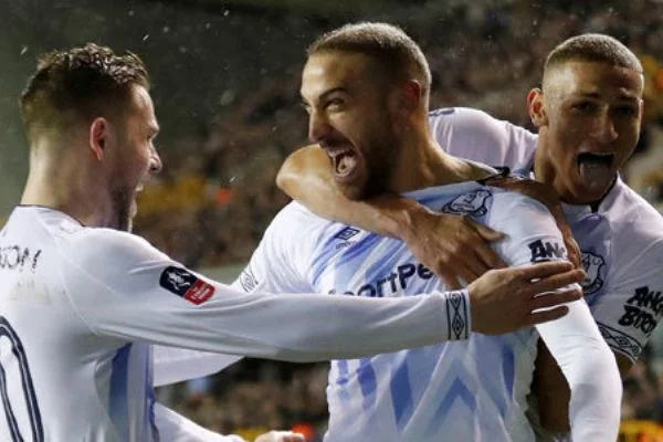 Cenk Tosun'un golü Everton'a yetmedi