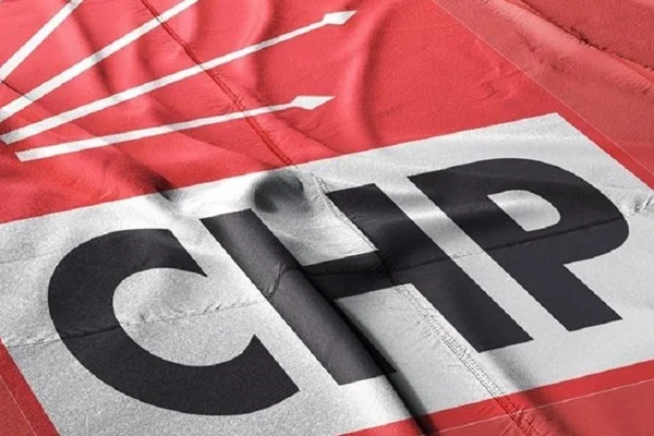 CHP'de başkan ve ilçe yönetimi istifa etti