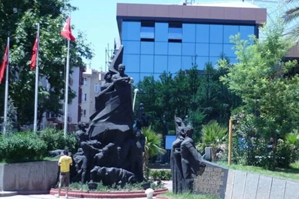 CHP'li belediyenin 13 aydır maaş ödemediği öne sürülen işçilerden Kemal Kılıçdaroğlu'na tepki