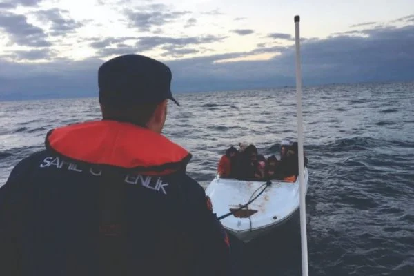Didim'de 14 kaçak göçmen yakalandı