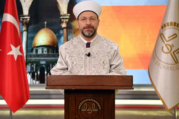 Diyanet İşleri Başkanı: Sigara kullanmayan din görevlileri tercih edeceğiz