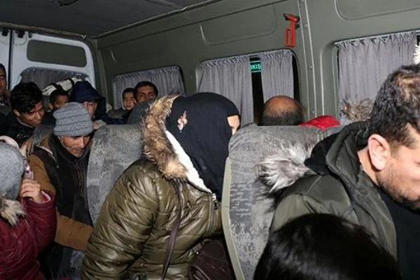 Durdurulan okul servisinin içinde... Şoke olacaksınız