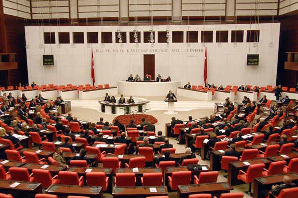 Emeklileri ilgilendiren kanun teklifi TBMM'de kabul edildi