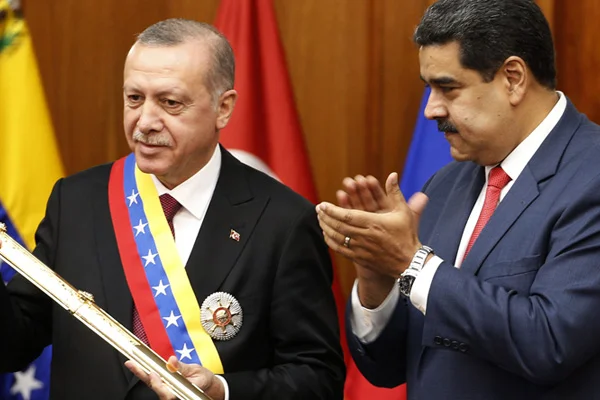 Erdoğan'dan, Maduro'ya: Kardeşim, dik dur yanındayız