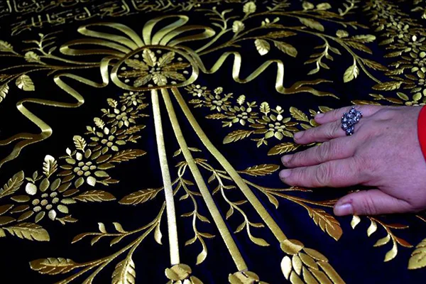 Esma Sultan türbesindeki puşide 171 yıl sonra değiştirilecek