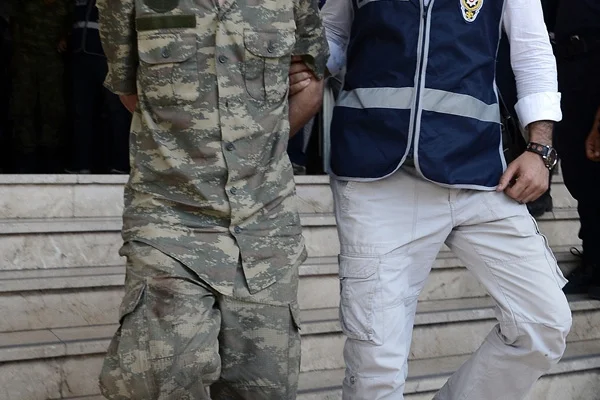 FETÖ operasyonu: 100 muvazzaf asker hakkında yakalama kararı