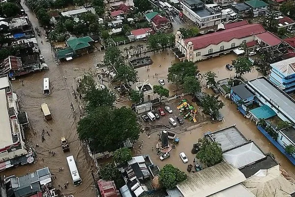 Filipinler'de fırtınada ölenlerin sayısı 126'ya yükseldi
