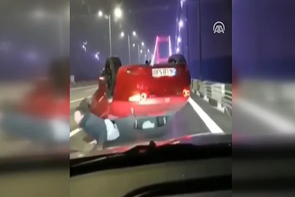 FSM Köprüsü'ndeki trafik kazası araç kamerasında