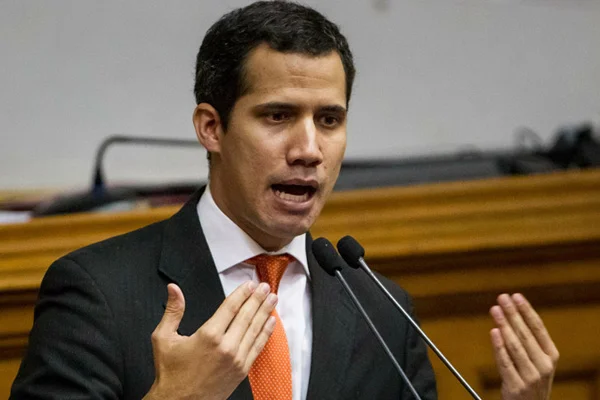 Guaido'dan yeni hamle: 10 ülkeye yeni diplomatik temsilci atadı