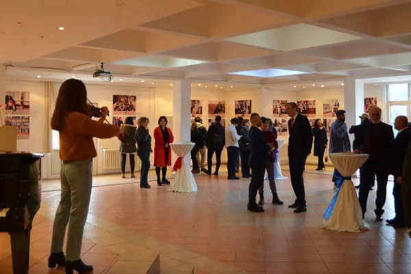 "Gurbette" fotoğraf sergisi başladı