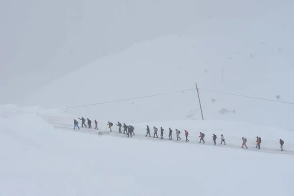 Hakkari'de 2800 rakımlı bölgeye doğa yürüyüşü