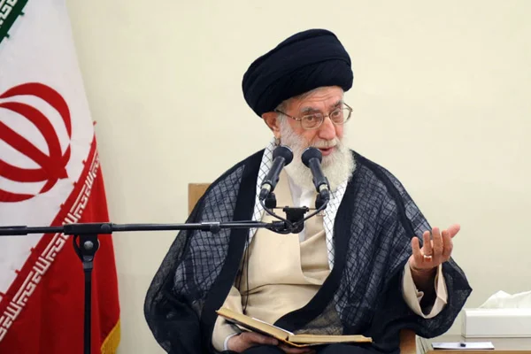 Hamaney'den ABD'ye sert tepki: Birinci sınıf aptallar