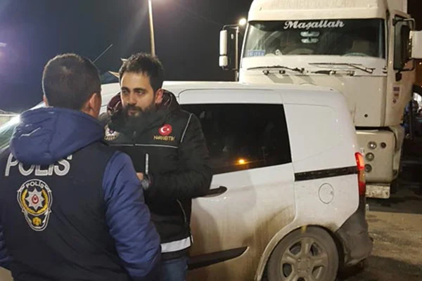 Hepsi TIR'ın dorsesinden çıktı! Tam 220 kilo