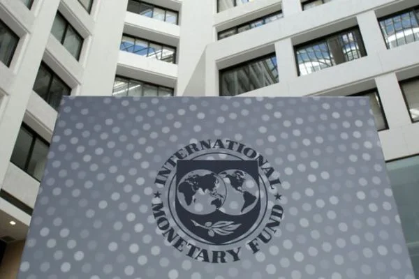 IMF, küresel büyüme tahminlerini düşürdü