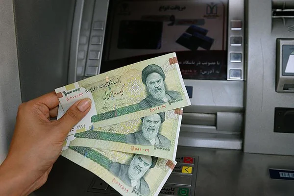 İran banknotlardan 4 sıfır atmaya hazırlanıyor