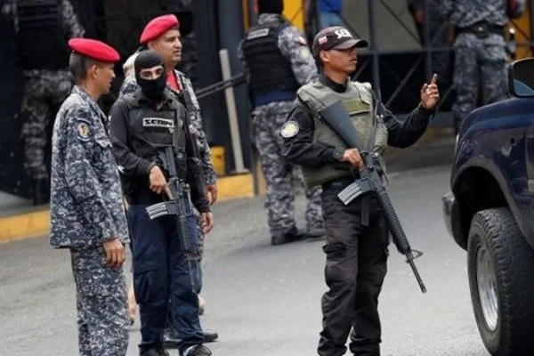 İspanya Venezuela'dan gazetecilerini istedi