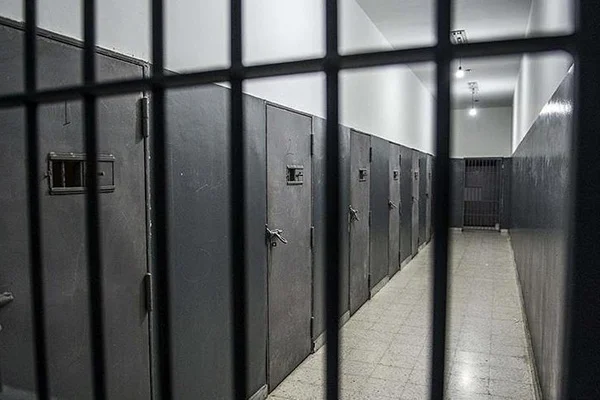 İsrail askerleri koğuşları bastı! 100 yaralı