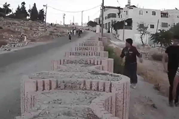 İsrail'in küçük hesapları kameraya yansıdı