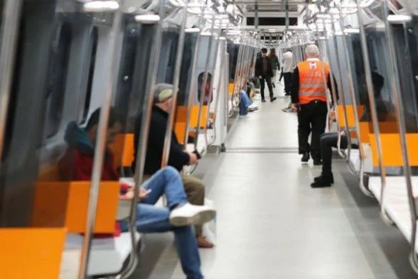 İstanbul'da metro seferlerinde aksamalar yaşanıyor