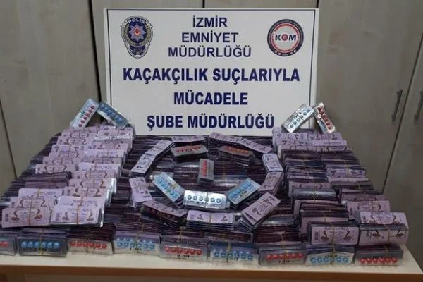 İzmir'de 17 bin 400 kaçak hap ele geçirildi