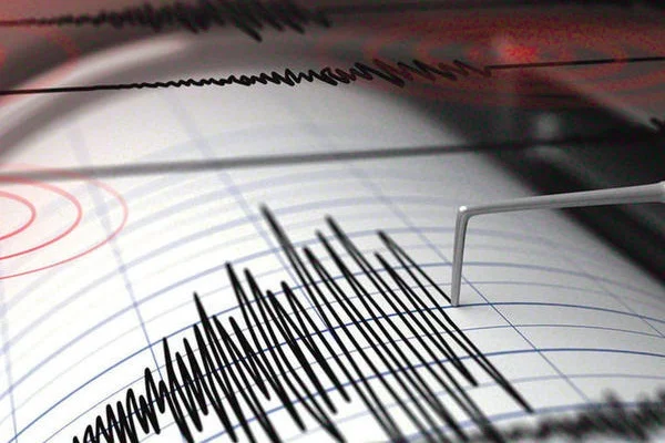 İzmir'de deprem