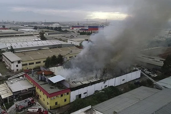 İzmir'de fabrika yangını