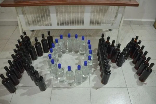 Kahramanmaraş'ta 160 şişe sahte içki ve 800 kilo tütün ele geçirildi