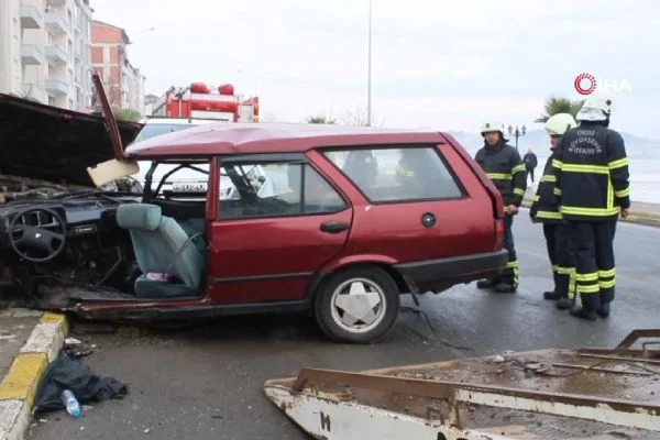 Kamyonetin otomobili ikiye böldüğü anlar kamerada