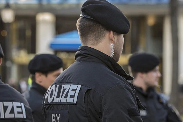 Köln'de silah sesleri