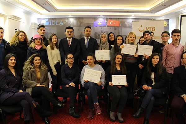 Kosova'da 'Genç Liderler Akademisi' sertifika töreni