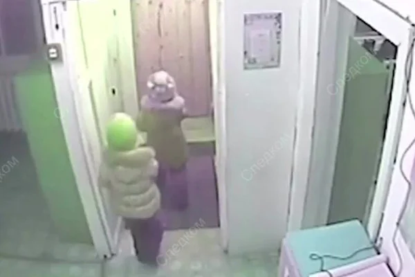 Kreşten kaçan beş yaşındaki çocuklar -45 derecede hayatta kaldı