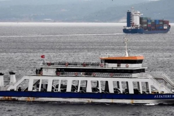 Kuzey Ege'de feribot seferlerine fırtına engeli