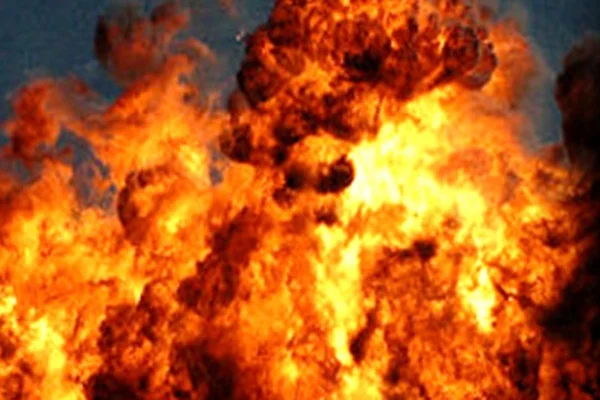 Kuzey İrlanda'da bomba yüklü araç infilak etti
