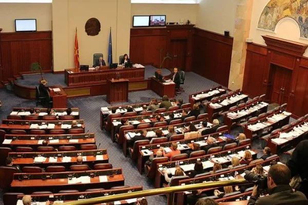 Makedonya'nın ismi resmen değişti