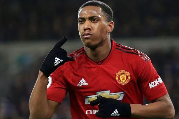 Manchester United, Martial ile sözleşme yeniledi