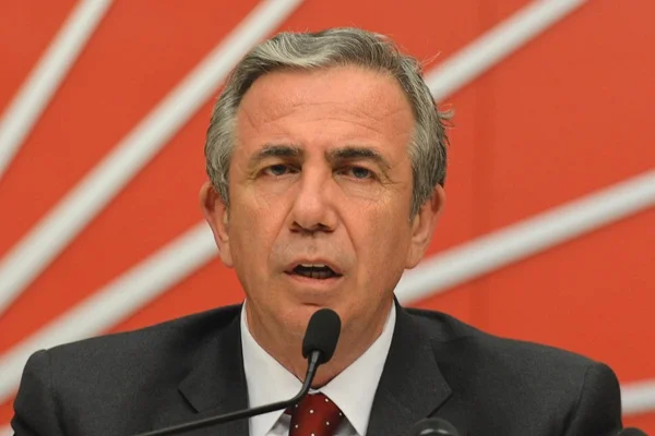 Mansur Yavaş elindeki anketi paylaştı