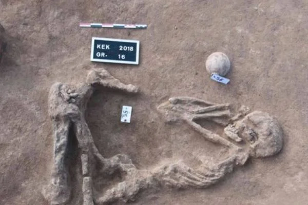 Mısır'da Hiksoslar dönemine ait mezar bulundu