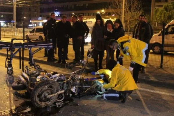 Motosiklet yol temizleme aracına arkadan çarptı, 1 ölü