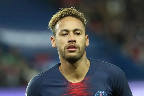 Neymar 2,5 ay forma giyemeyecek