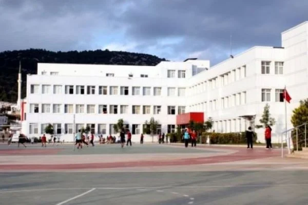 Pakistan'daki FETÖ okullarının tamamının TMV'ye devri tamamlandı