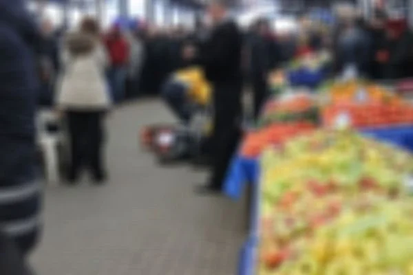Pazardaki silahlı kavgada alışveriş yapan kadın vuruldu