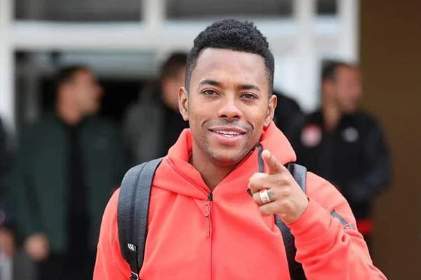 Robinho Medipol Başakşehir'e transferini duyurdu
