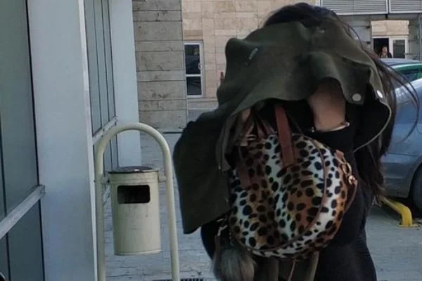 Samsun'da kuyumcudan altın çalan kadın yakalandı