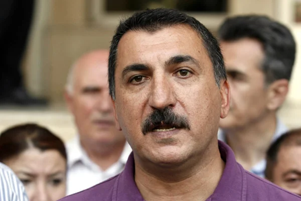 Sanatçı Ferhat Tunç gözaltına alındı